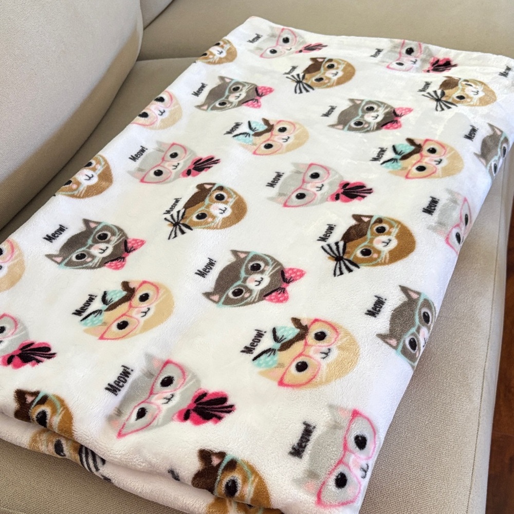 Pickle & Dot Cat Faces Plush Throw Blanket